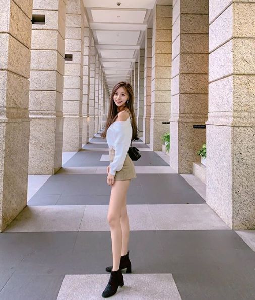 下衣失蹤！最美空姐辣露「白皙美腿」