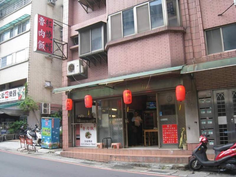 行善9年！阿興滷肉飯「過年免費送待用餐」助弱勢　老闆哽咽曝「我也是餓過來的」辛酸故事惹哭人
