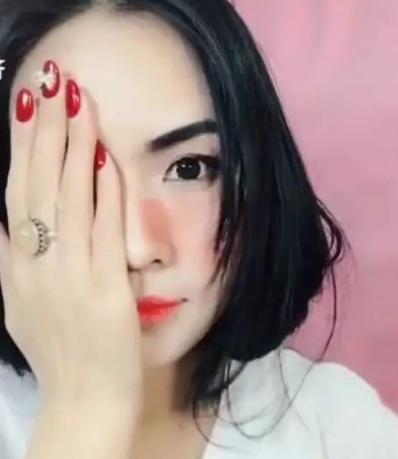 村姑靠超強仿妝「1人扮整個演藝圈」 繼半臉小S後再度出手「100％還原劉嘉玲」...本尊認證：比我更漂亮