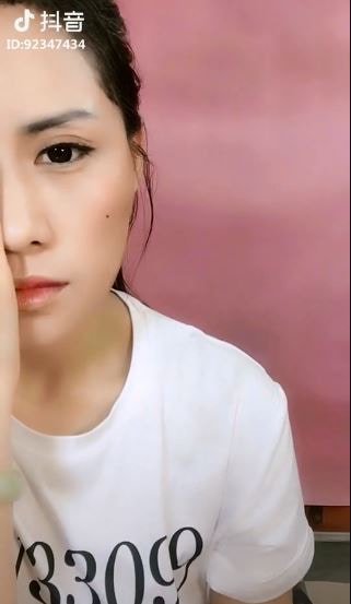 村姑靠超強仿妝「1人扮整個演藝圈」 繼半臉小S後再度出手「100％還原劉嘉玲」...本尊認證：比我更漂亮
