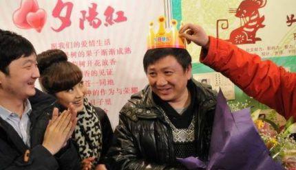 51歲父親再婚沒通知我，我偷偷請假回家，看到新娘後，我傻眼了