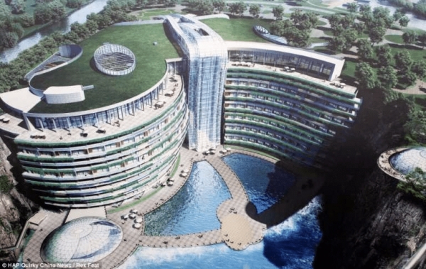 「破坑」大翻身！設計師把這坑改建成「華麗五星級酒店」，「水下客房」富豪們都搶著要住！
