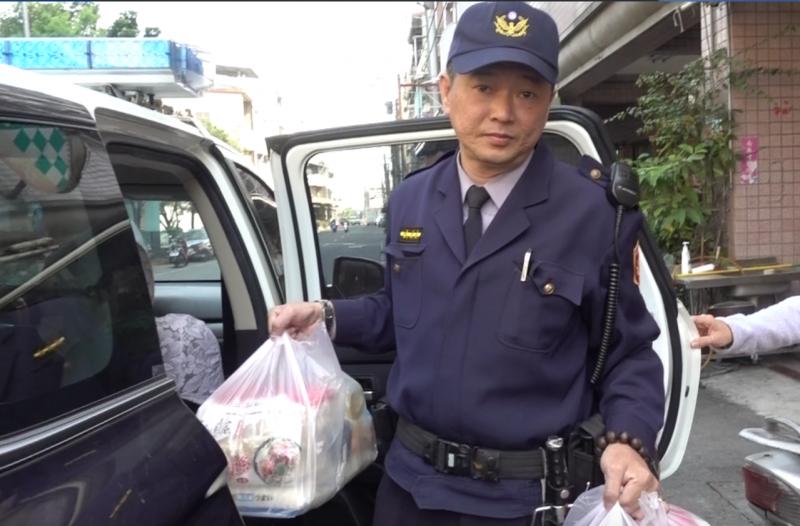 「天使化身」的員警到處行善~許多人都因為他的幫助而「活了下來」！超有「愛」！