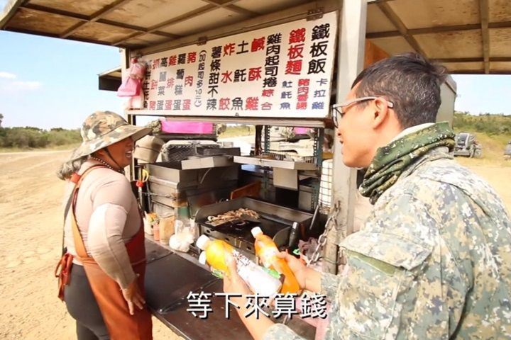 小蜜蜂到底何方神聖？「國軍最強補給單位」打靶、行軍阿姨都在...比你還清楚你待會去哪