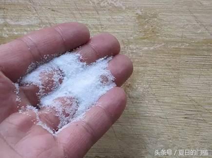清潔阿姨教你一招，一個星期不用拖地，地板依然乾淨！