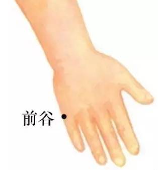 警惕！手指麻木可能是「大病」先兆！一個穴位幫你遠離~