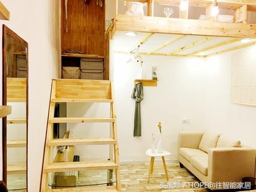 男子租「不到4坪」破爛房一個月後實在忍不了！他動手將它爆改成「複式小家」，房東樂到開花！