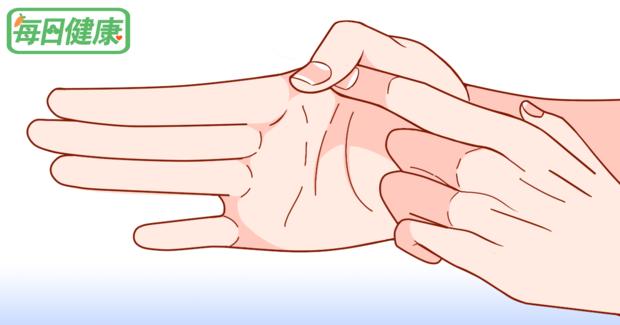「板機指」發作手指僵硬動不了？兩分鐘「手指按摩」打通經脈，根治發炎免開刀！ 