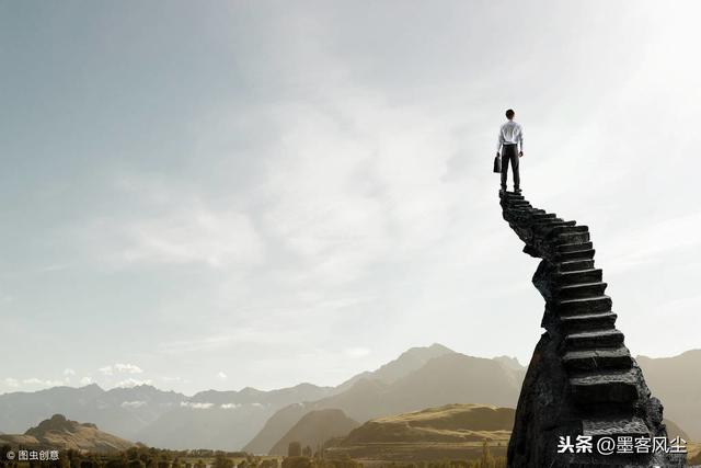 任何人都可以看不起你，但是永遠不能看不起自己