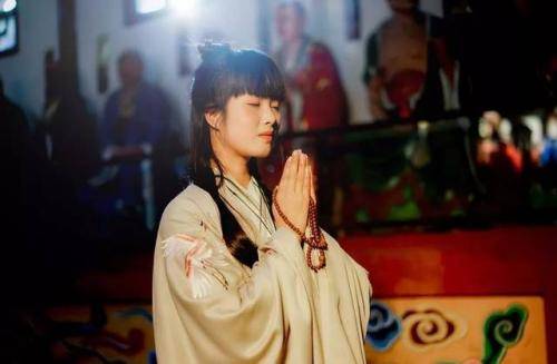 燒香拜佛的人都該看看，拜拜時，一定要說『這些話』，神明才會幫你。實在太重要了