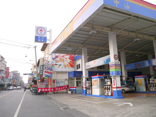 加油時不要再跟員工說「95加滿」了！工讀生私下爆料「這樣加」才能省下千元大鈔！