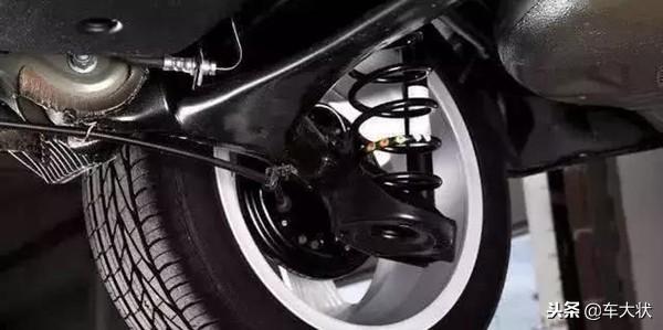 車子開久了，車內噪音越來越大，是這個地方出了問題，簡單搞定！