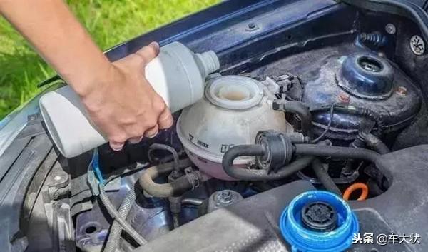 車子開久了，車內噪音越來越大，是這個地方出了問題，簡單搞定！