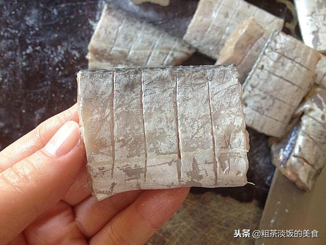 帶魚蒸好後，再多加這一步，更香更好吃，上桌不一會功夫就吃光