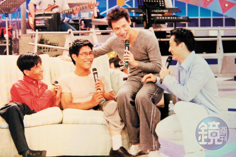 連體嬰哥哥「最放不下家人」孤獨離開　弟弟掉淚喊「下輩子別當兄弟」替他活下去