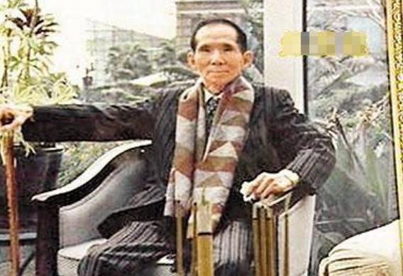 他生於臺北，身高僅1.58米，93歲去世，4萬人參加葬禮，5個女兒卻無人敢娶...