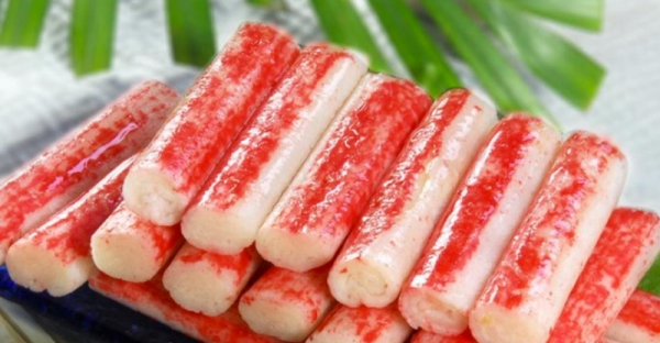 第一次知道！「蟹肉棒」製作過程曝光！裡面竟「完全不含螃蟹成分」！