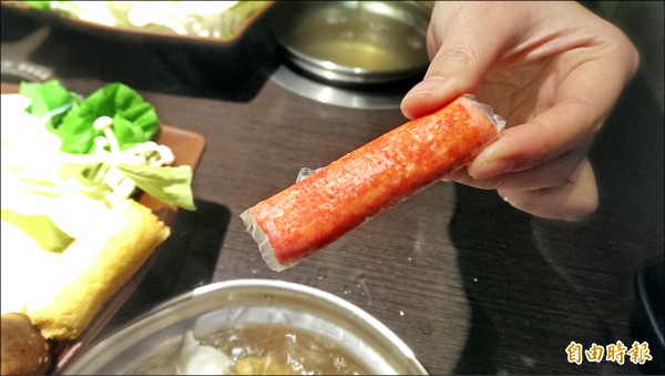 第一次知道！「蟹肉棒」製作過程曝光！裡面竟「完全不含螃蟹成分」！