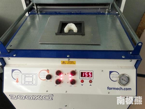 他自己做「牙套」只花了不到2000元，結果讓人贊賞...「這招」外流的話牙醫診所都要哭了！
