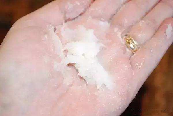 天氣一冷手就變得皺巴巴的？教你一個土方法，讓雙手變的嫩又滑！