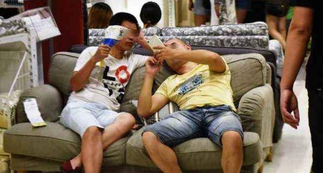 十腿九疼？杜仲+五味子，是「腰突」救命藥，腰不疼了，連腿腳麻木都趕跑了