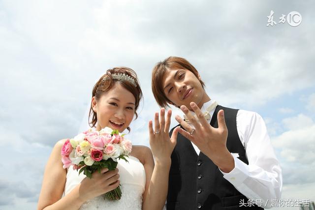 苦於收入婚後住我爸媽家，擔心時間長了老公會自卑！