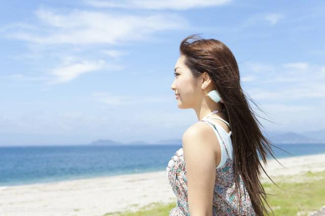 嫂子生兒子婆婆給十萬，我生女兒她一分不給，五年後她的報應來了