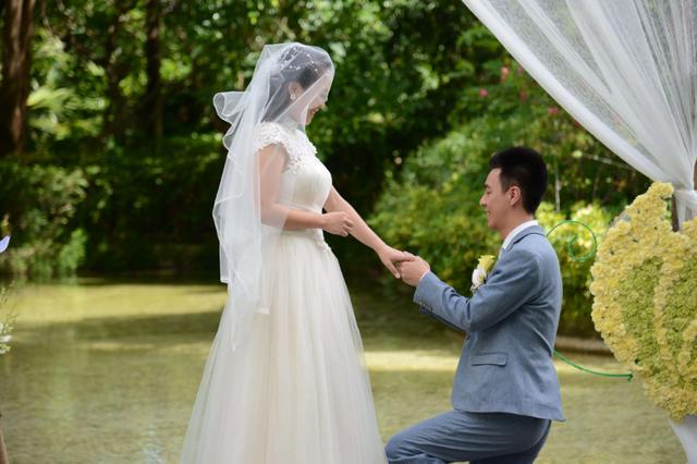 嫂子生兒子婆婆給十萬，我生女兒她一分不給，五年後她的報應來了