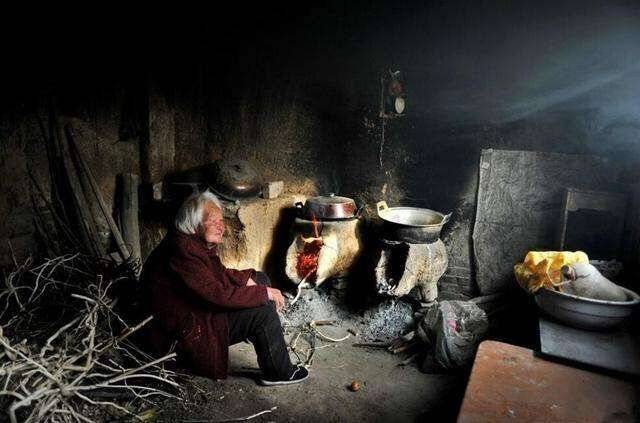 兒子欠30萬賭債，在外躲7年，還錢被拒收，債主：問你農村爹媽