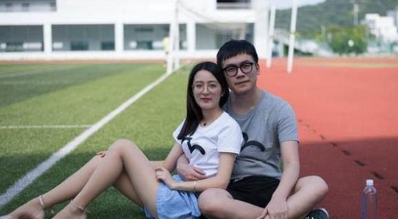 妻子車禍去世，丈夫打殘肇事司機，十年後出獄回到家，他傻住