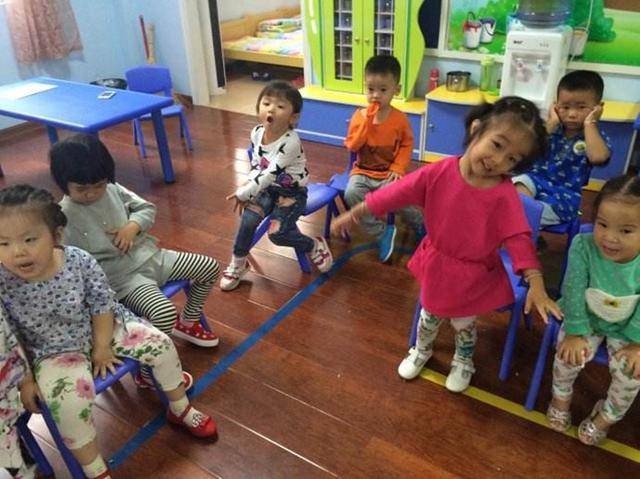 妻子離婚後懷孕，獨自撫養孩子，5年後家中來了貴人，愣住了