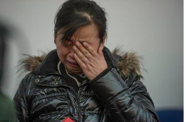 大兒子生雙胞胎困難，老太卻把動遷款給小兒子，順路去大兒家癱地