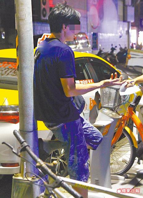他暈船酒店妹半年燒光60萬，小姐真面目超像「她」！大家笑翻「兄弟，你胃口真好！」