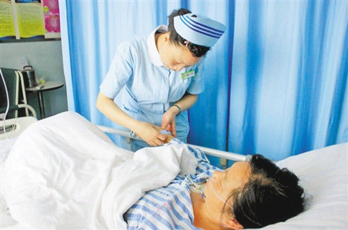 老婆分娩那天，我逼她簽字離婚，簽完字看眼孩子，我撕協議不離了