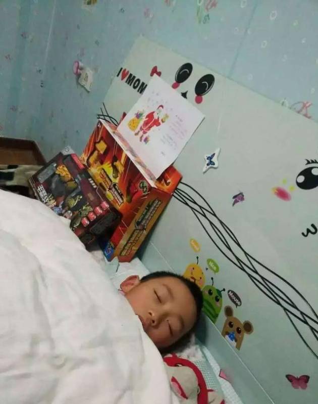 孩子問我聖誕老人是不是假的，我該怎麼回答？這位爸爸的做法太棒