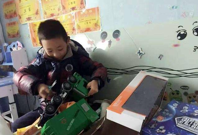 孩子問我聖誕老人是不是假的，我該怎麼回答？這位爸爸的做法太棒