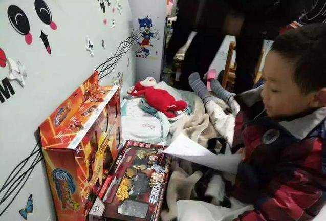 孩子問我聖誕老人是不是假的，我該怎麼回答？這位爸爸的做法太棒