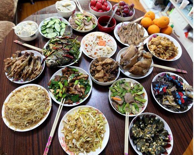 骨折沒好利索，老公逼俺春節去婆家，看到小姑子錯發信息，俺失控