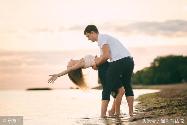 回老家給婆婆過生日，廚房外聽到對話，含淚做一決定