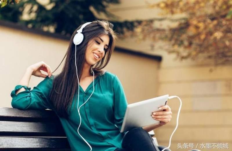 我離婚當天，母親不許我和三歲女兒進門，15年後，母親向我求助