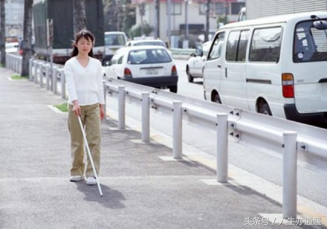 窮困潦倒的二叔娶了個瞎子做老婆，結婚後全村人都說他是有福之人