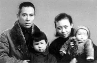 婚後發現丈夫瞞著她另有所愛，她決定成全丈夫，卻不想丈夫懷念她一生