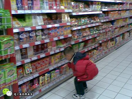 爸爸「故意」把4歲孩子丟在超市！結果孩子的反應竟然是…..父母都震驚了！ 