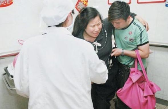 孕婦突然破了羊水，錯把信息發給了婆婆，看到回復，女子寒心