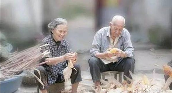 子孫滿堂卻沒人回家…8旬母一人度過團圓飯！心碎割腕...