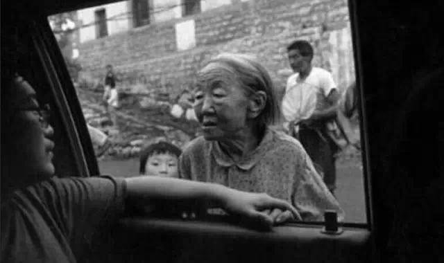 30張世界上最「憾動人心」的照片，一張比一張還催淚，看得我熱淚盈眶！