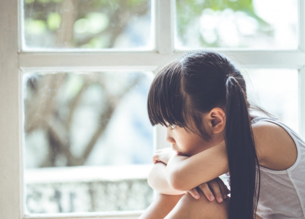 10歲姊姊獨自一個人照顧弟弟們...有人想領養弟弟，姊姊「1句話」淚崩：懂事的孩子總讓人心疼