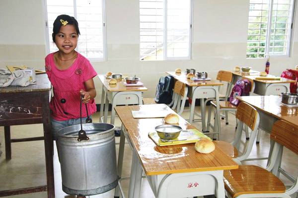 10歲姊姊獨自一個人照顧弟弟們...有人想領養弟弟，姊姊「1句話」淚崩：懂事的孩子總讓人心疼