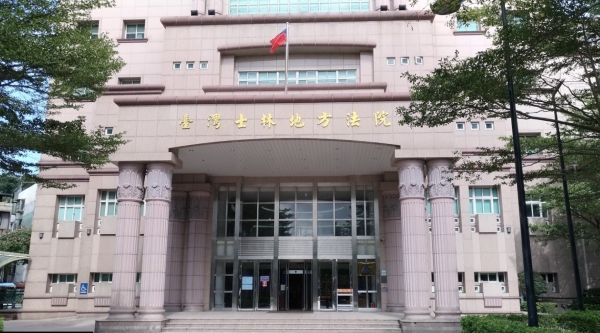 男子「拒絕扶養」重病母！自爆「悲慘童年」所有人都傻了...最後判決讓媽媽沉默了..