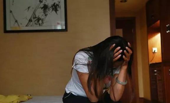 在醫院生孩子痛的要生要死, 婆家人一個都不在, 出來產房我感動哭